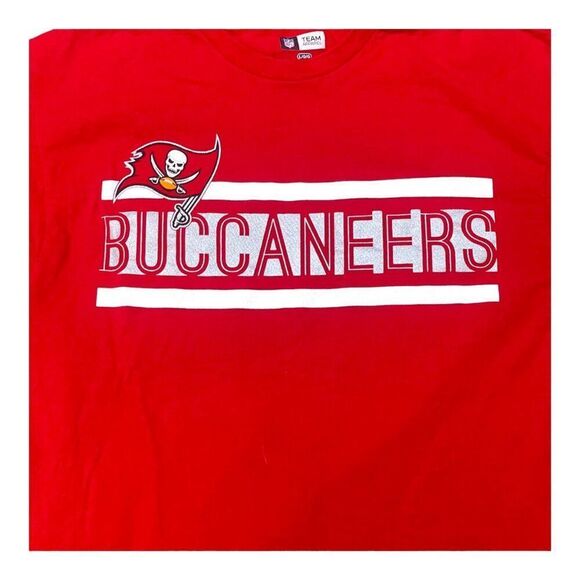 NFL Team Apparel Tampa Bay Buccaneers Bucs Fan Gear Tailgating Red TShirt Size L - Picture 1 of 5
